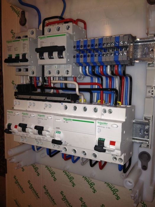 Електрик, аварійний виклик, монтаж