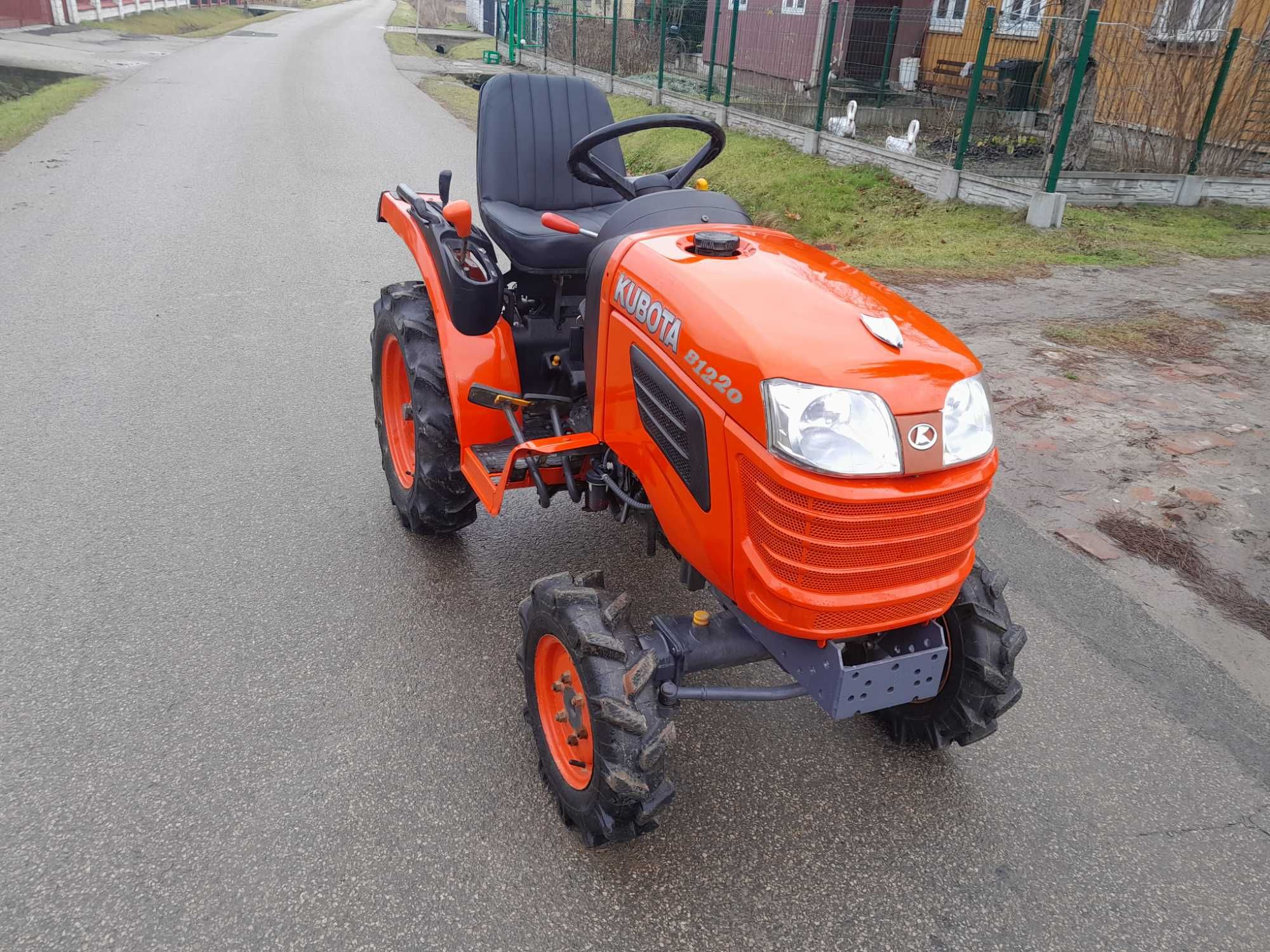 kubota 1220 mini traktorek