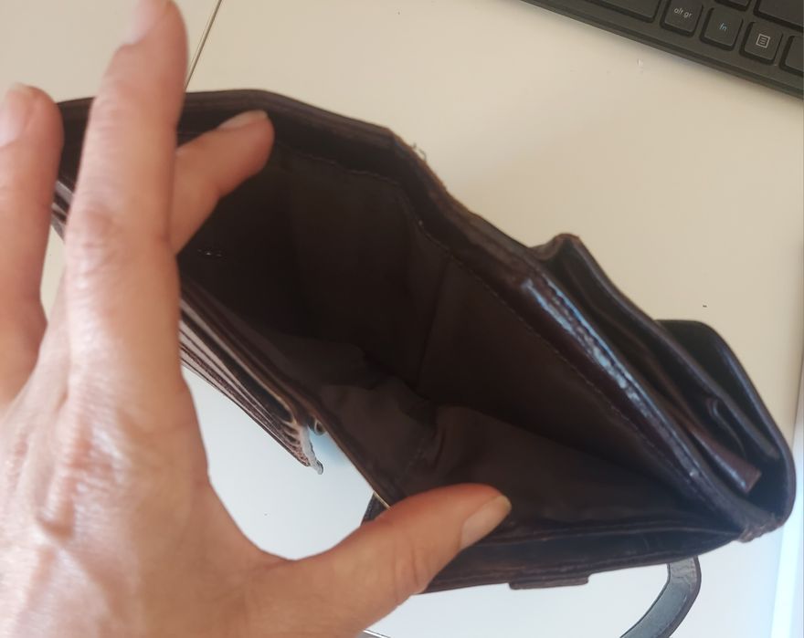 Carteira em couro muito completa