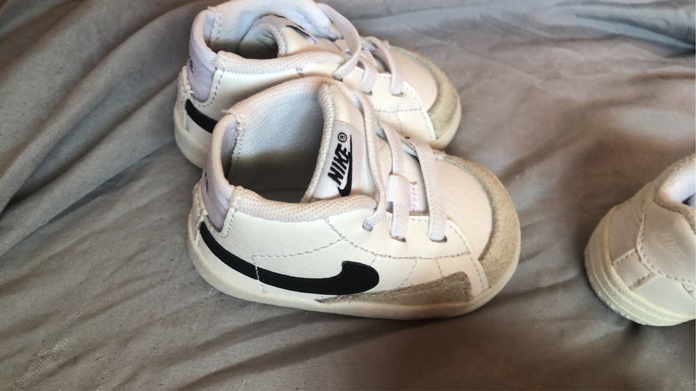 Vendo sapatinhos de bebe usados poucas vezes