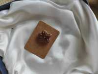 pin wpinka broszka angielska brązowy kwiatuszek