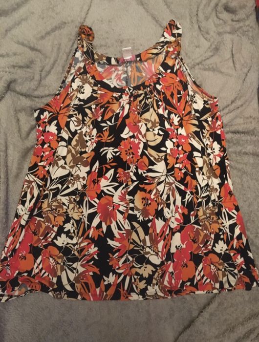 Damski top kwiatowy na lato