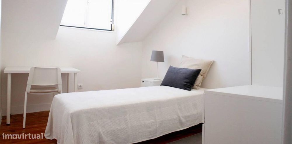 231095 - Quarto com cama de solteiro em...