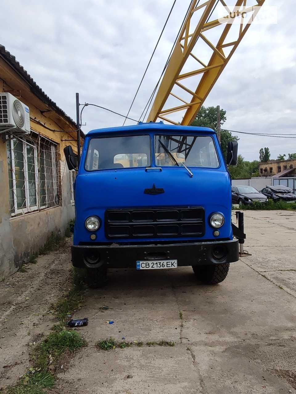 автокран з генераторм