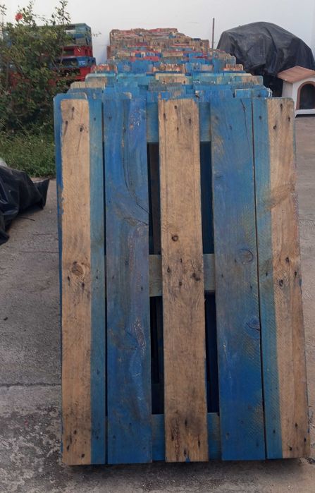 Vende-se paletes de madeira usadas