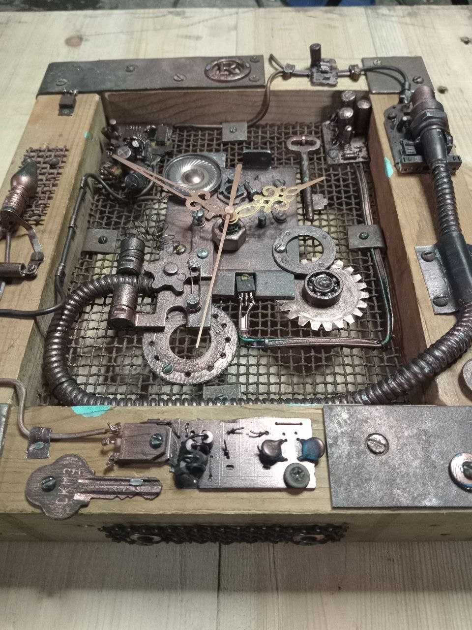 Steampunk. Деревянные настенные часы в стиле стимпанк.