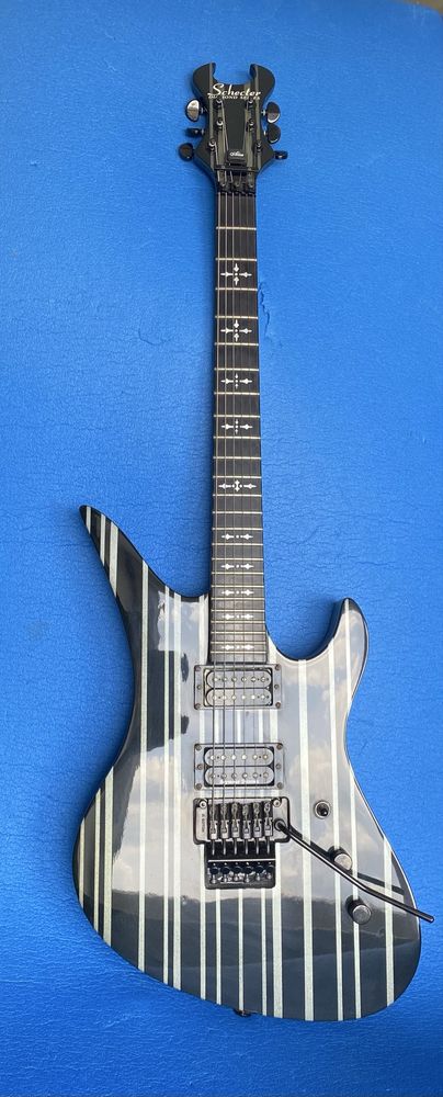 Schecter Synyster Gates Standard (Black w/ Silver Pinstripes)