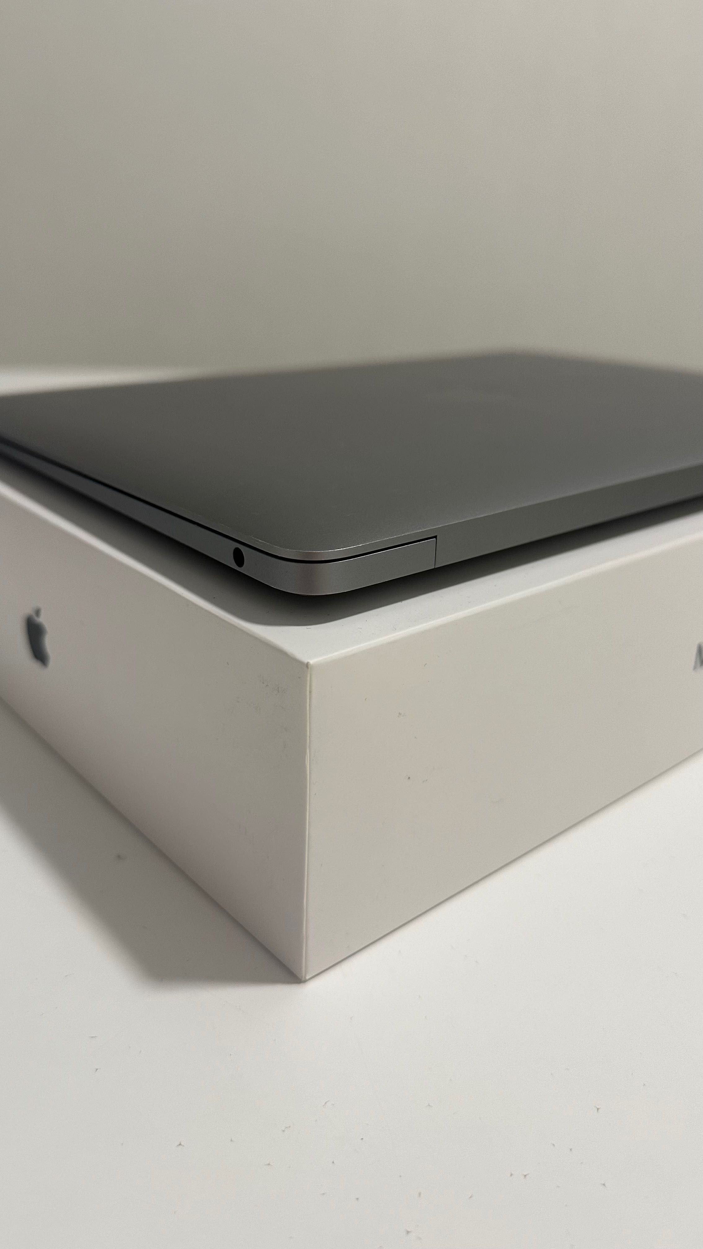 Macbook Air M1, 8 GB, 256 SSD, 2021 Space Gray