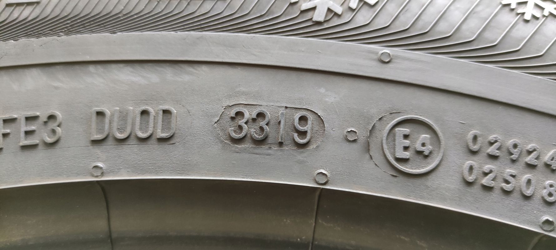 2x 215/65r17 Semperit Master-Grip 2/99h