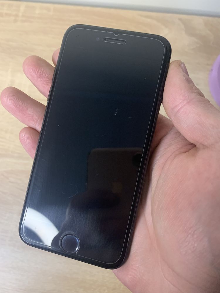 Продам iPhone 7 BLACK (32GB)