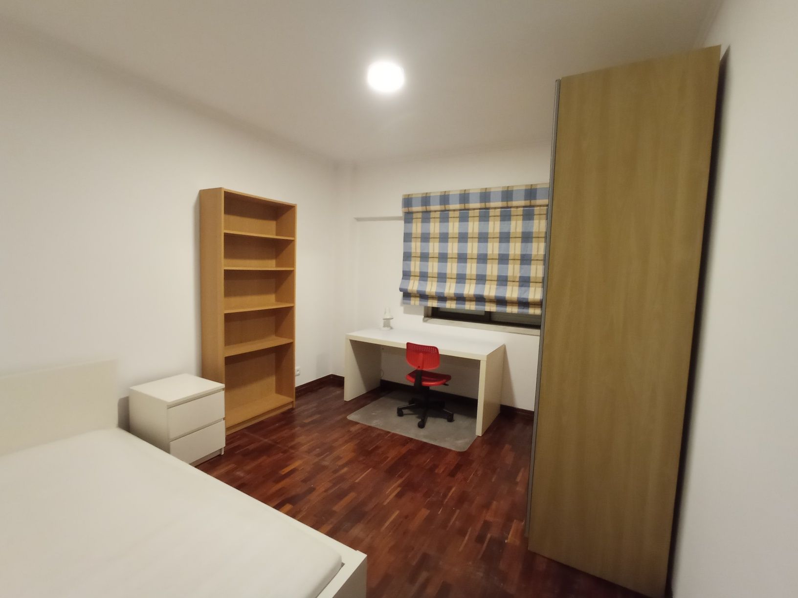 Quarto individual a estudante feminina