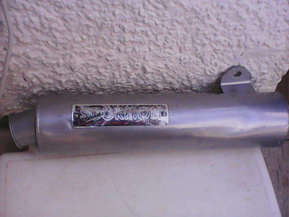 Varios escapes de rendimento para moto em carbono e aluminio