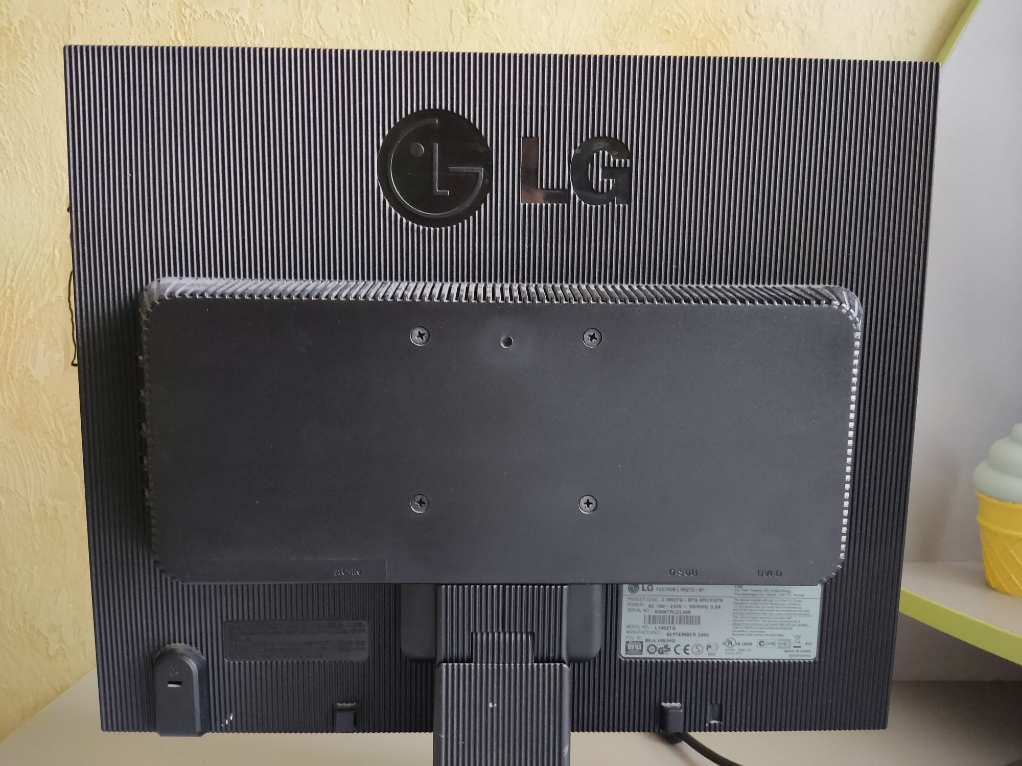 Монітор LG Flatron L1952TQ-BF