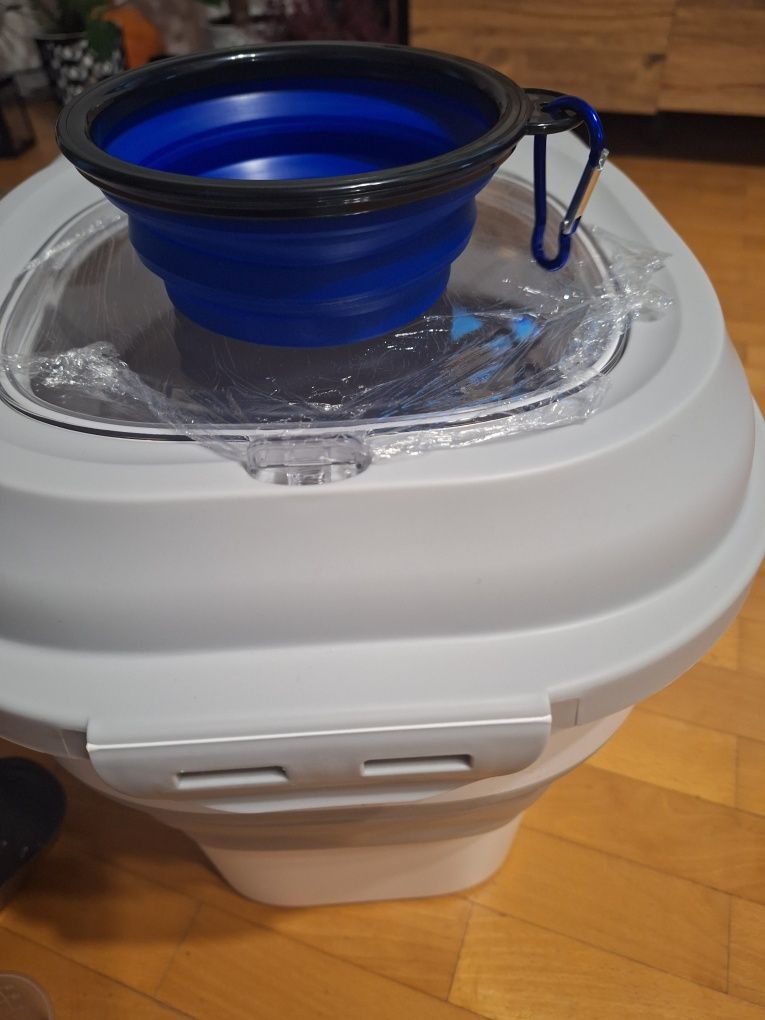Składany pojemnik na suchą karmę do 25kg z akcesoriami