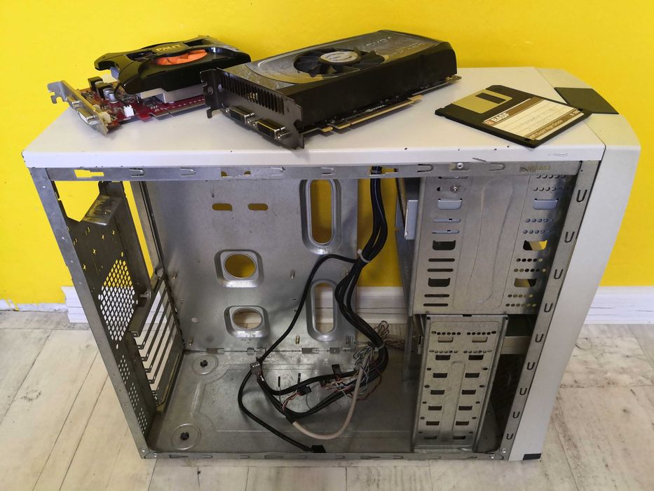 Oddam Zestaw retro podzespołów akcesoriów komputerowych