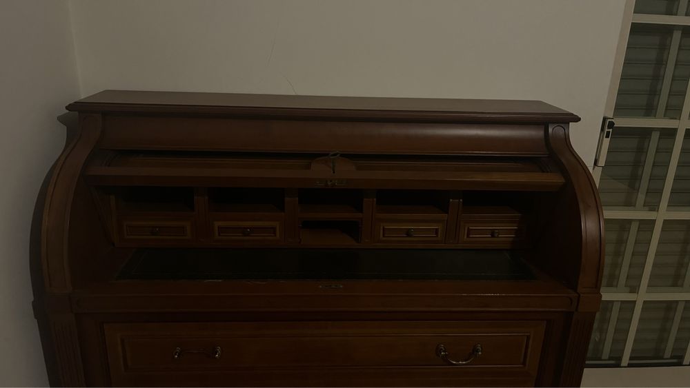 Escrivaninha em madeira