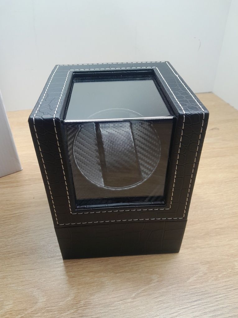 Eleganckie etui na zegarek skóra syntetyczna. USTERKA