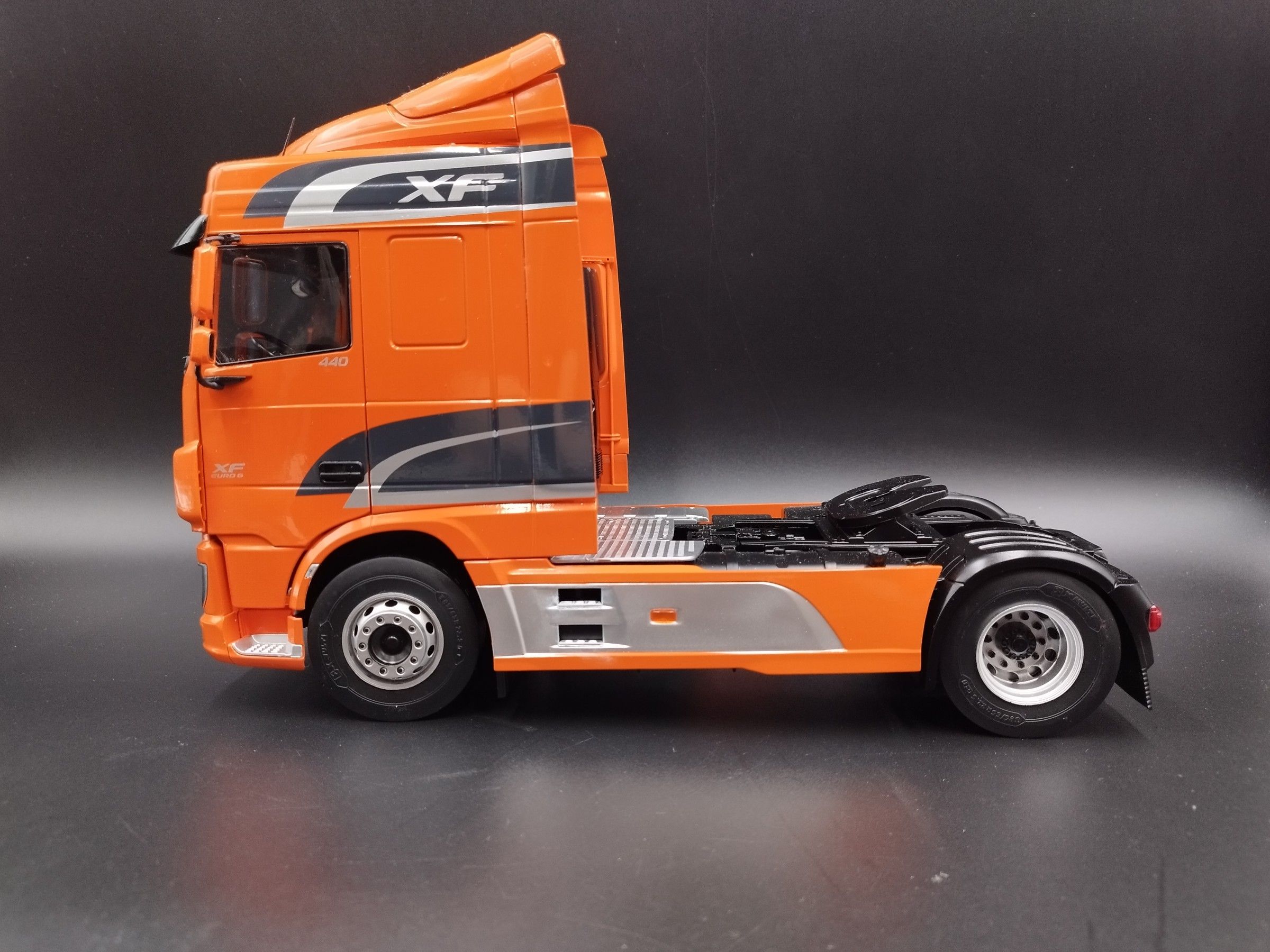 1:18 Premium ClassiXXs 2016 DAF XF Space Cab Orange model nowy