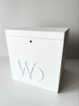 Personalizowane białe pudełko na koperty pleksi front imiona wesele