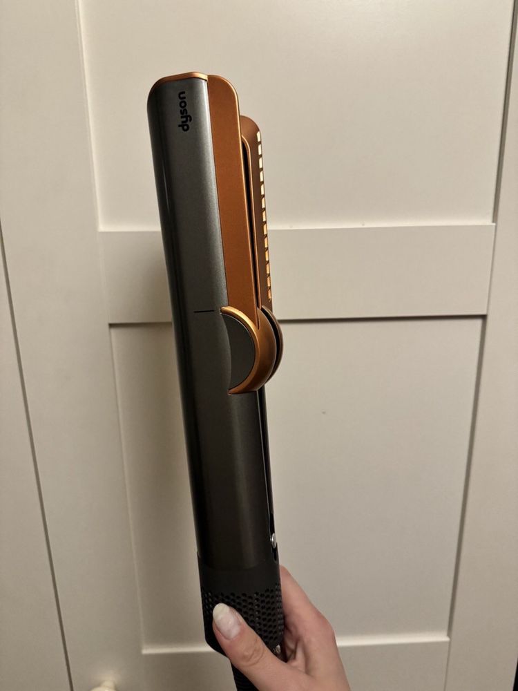 Dyson Airstrait HT01