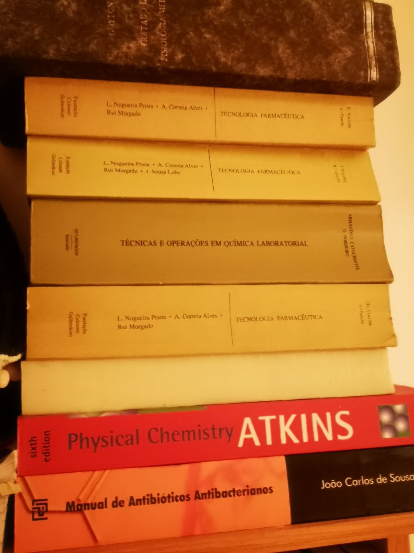 Vendo livros técnicos química, dermatologia, fisiologia, farmácia...