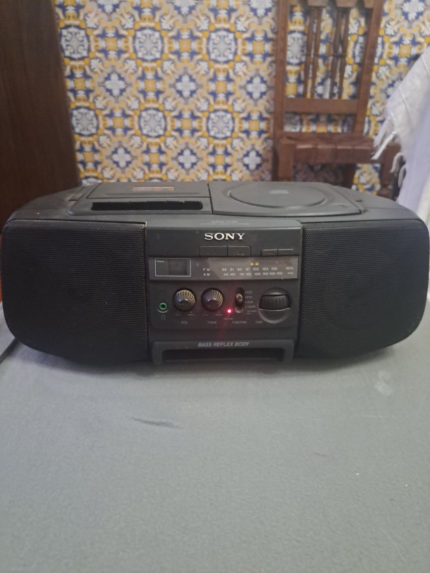 Rádio Sony em bom estado