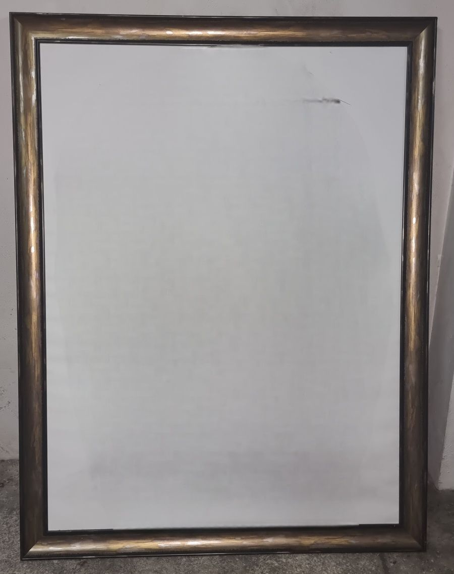Vendo moldura preto e dourada