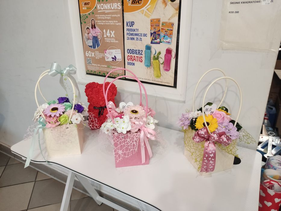 Flower Box w koszyczku mydlane Kwiaty Dzień Matki Komunia Chrzest urod
