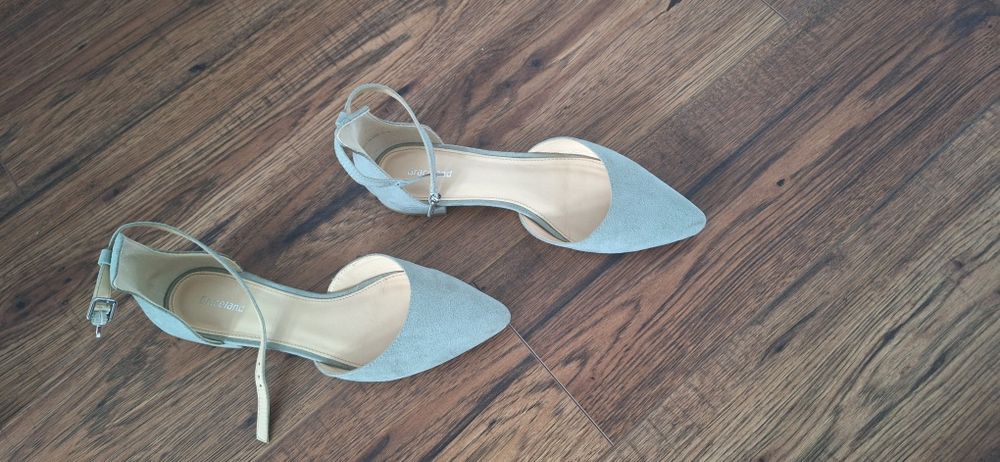 Płaskie sandały miętowe