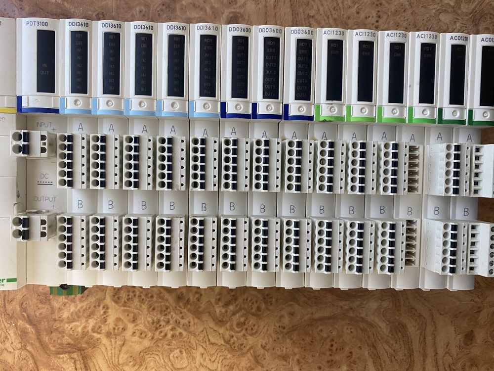 Блок сбора аналоговых сигналов и управления CPU PLC Schneider electric