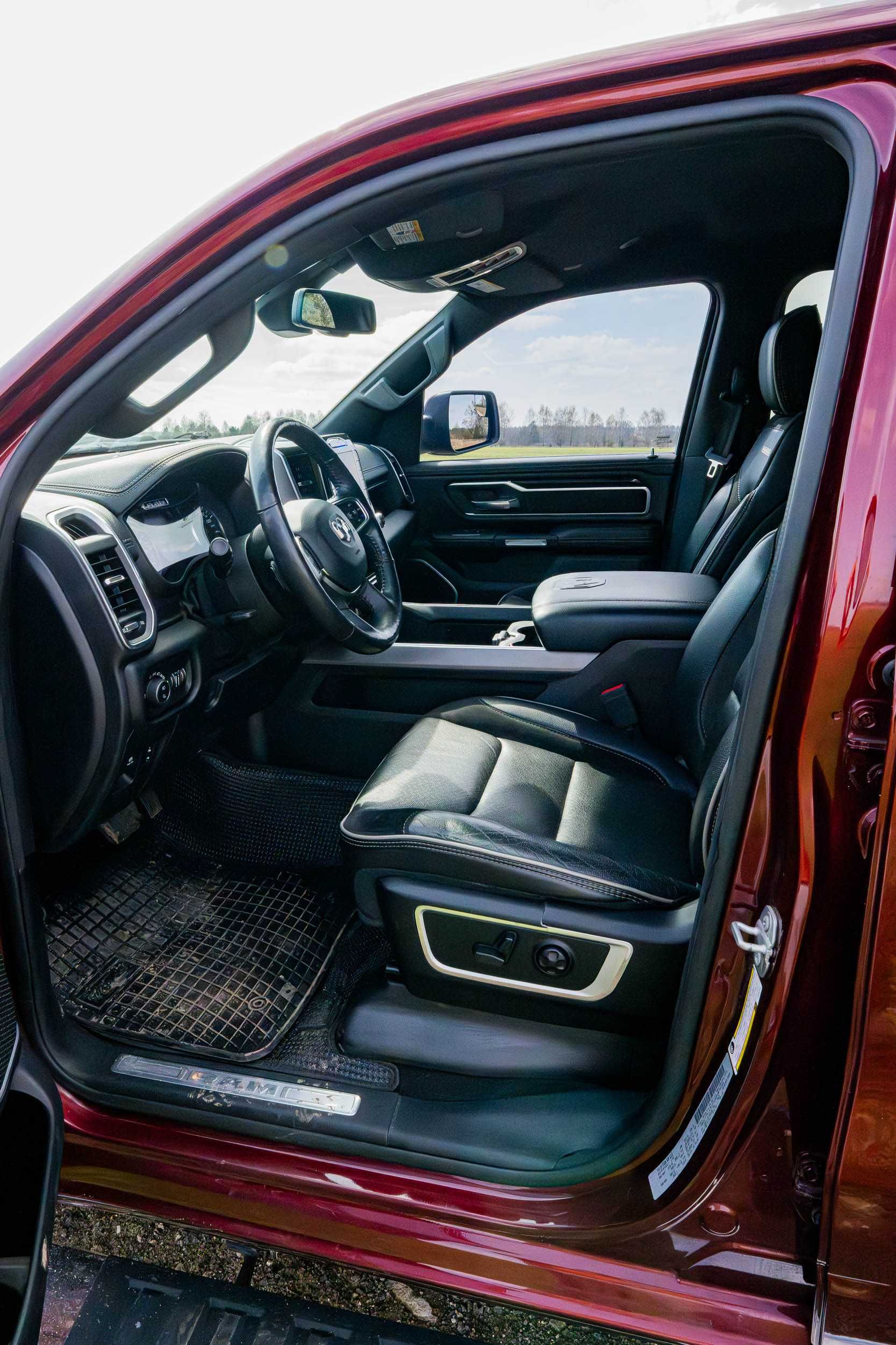 RAM 1500 Laramie Sport 5.7L V8 HEMI