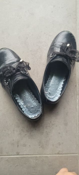 Czarne lakierki Bartek rozmiar 26 wizytowe eleganckie