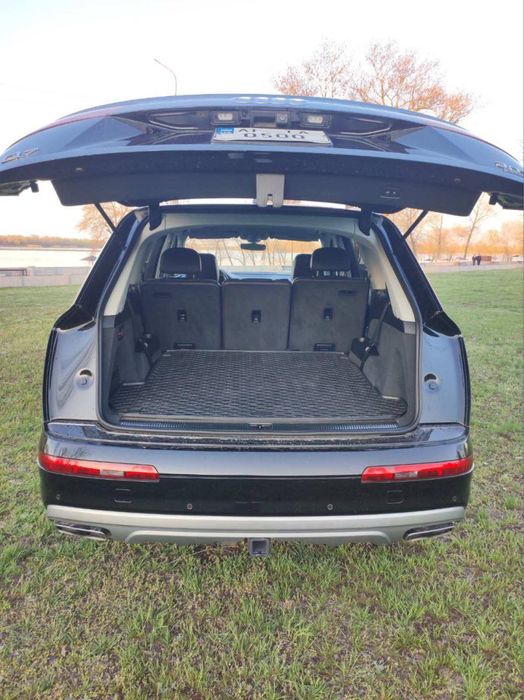 Продам AUDI Q7 2015