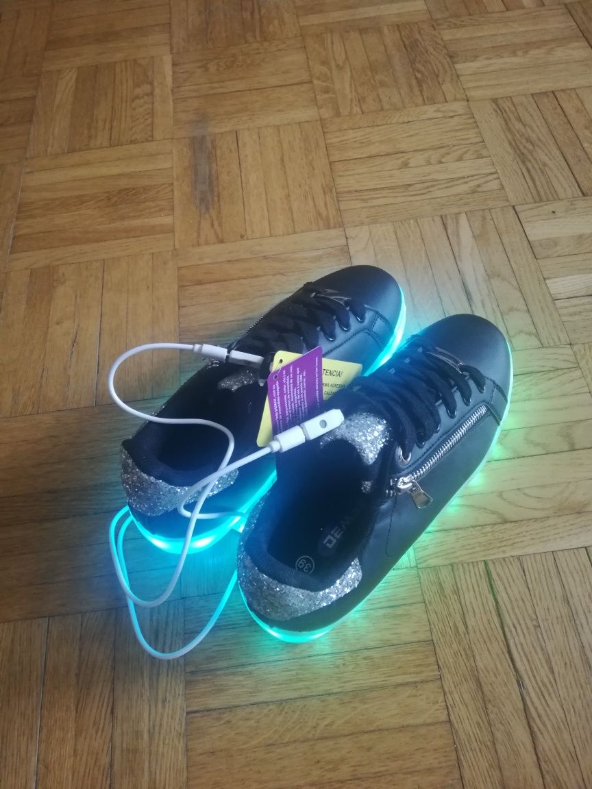 Nowe buty świecące led w r 39 ładowarka w komplecie długość w 25,5 cm
