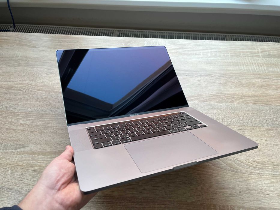 MacBook Pro 16 2019p Intel® i9_1000gbSSD_32gb RAM_ідеальний_222 цикли