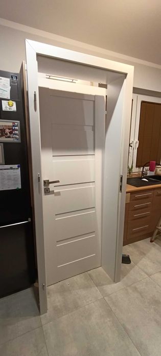 Drzwi 70 lewe, białe, ościeżnica regulowana 260-280