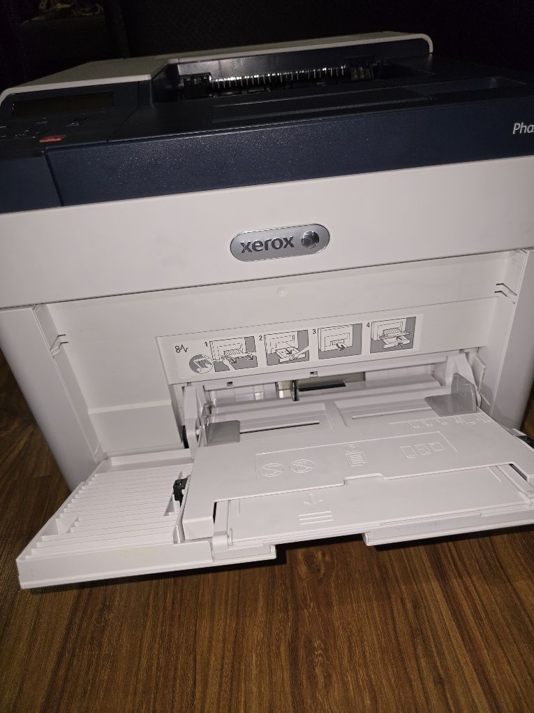 Xerox кольоровий лазерний принтер