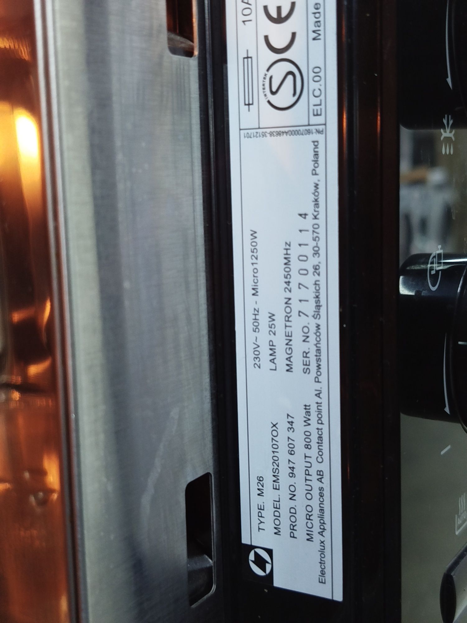 Мікрохвильова піч під вмонтування фірми Electrolux, модель EMS20107OX