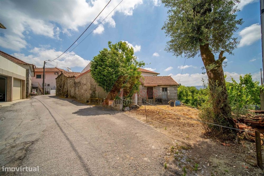 Duas Moradias E Anexo Em Revelhe - Fafe!