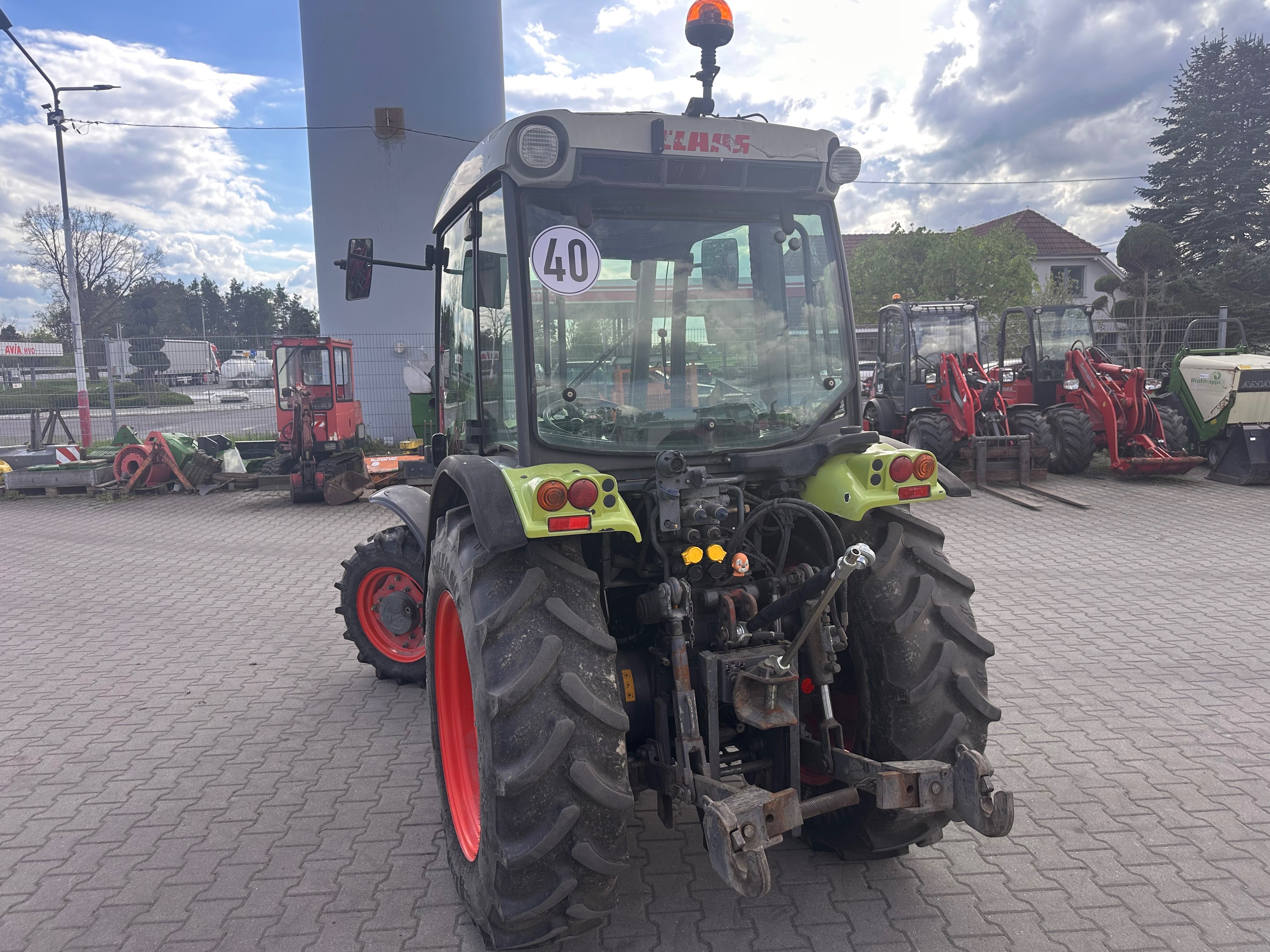 Ciągnik sadowniczy CLAAS NECTIS 257F 90 PS 4X4 Klima