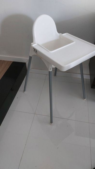 Cadeira papa Ikea com redutor e tabuleiro