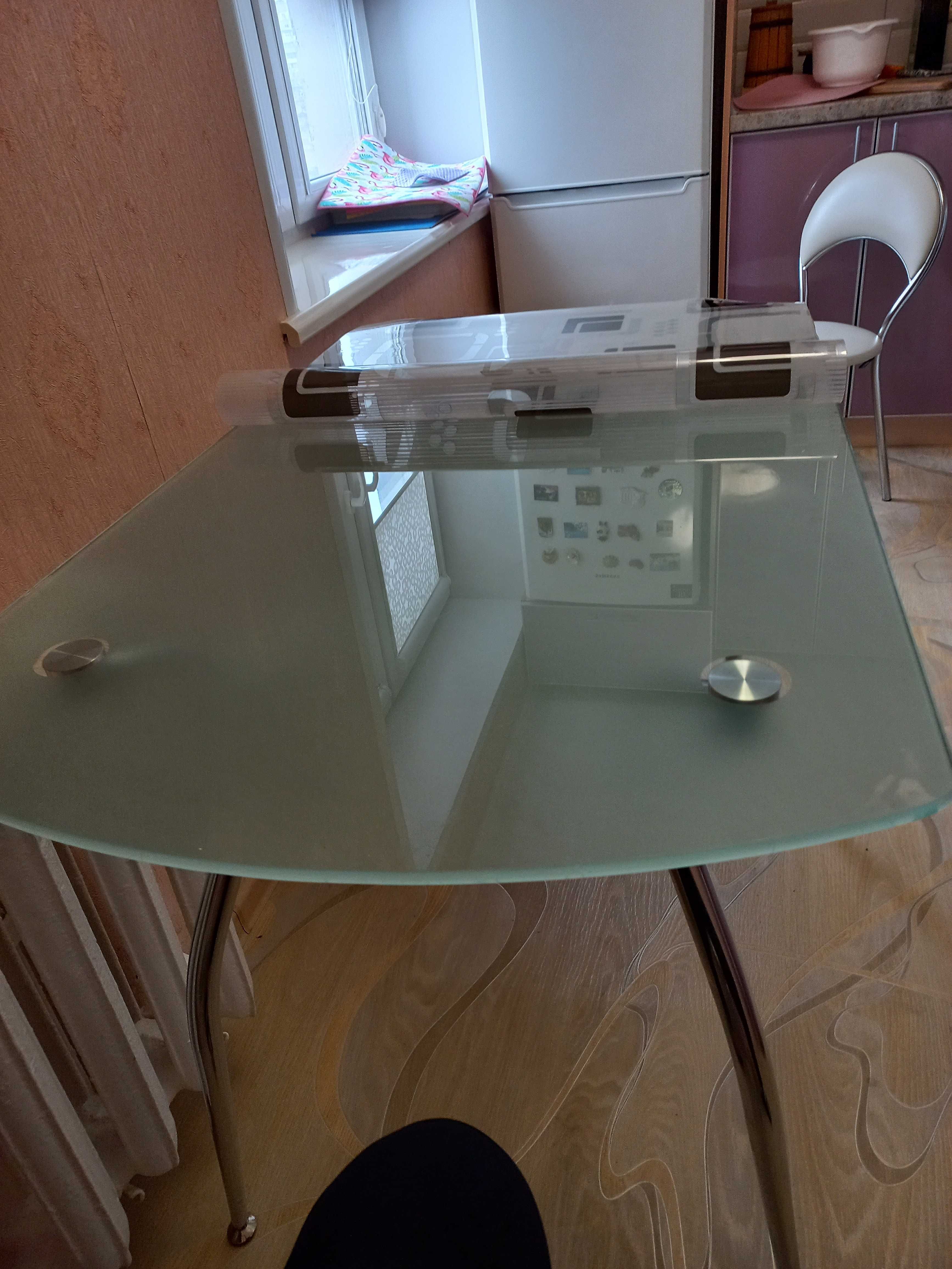 стол стеклянный кухонный