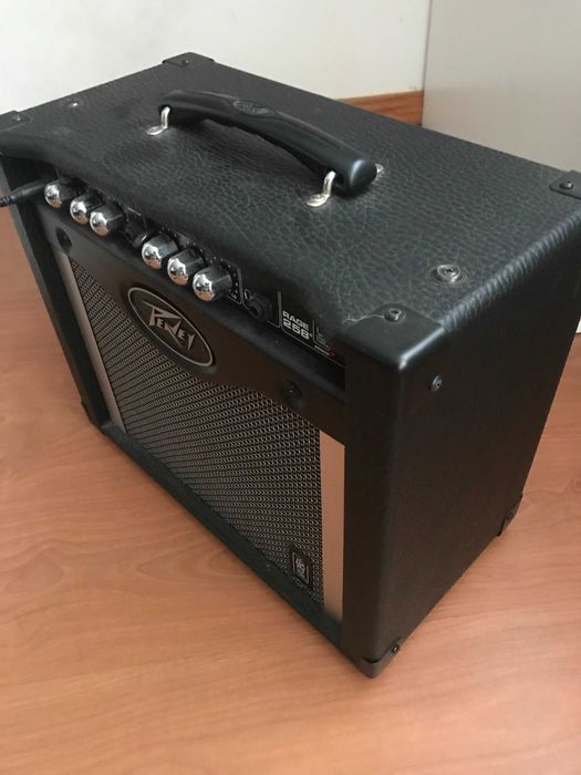 Austin Super 6 Gold + Amplificador Peavey Rage 258