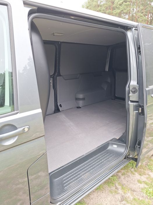 Volkswagen Transporter T6.1 2.0 TDI DSG Long bogate wyposażenie