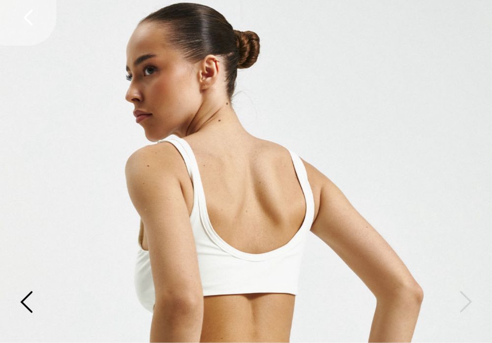 Топ молочного кольору на бретелях