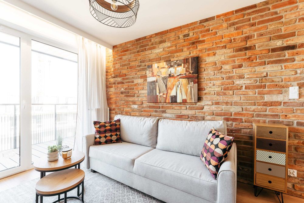 Wyposażony apartament 2 pokoje SPA szybkie WiFi dostępny do końca maja