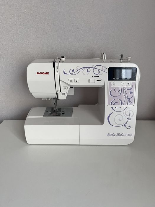 Швейна машинка Janome Quality Fashion 7900 комп'ютерного класу