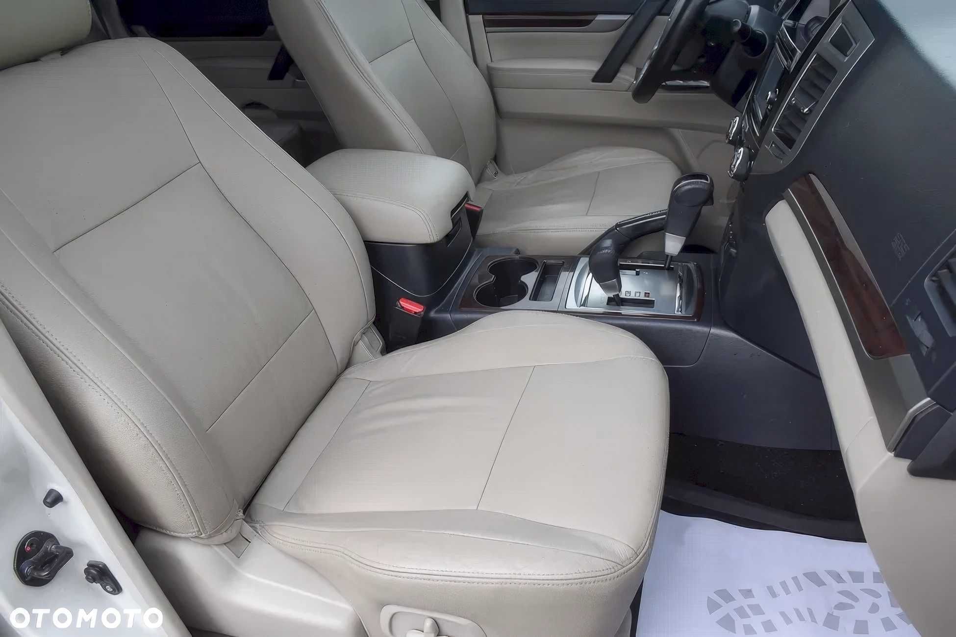 2017 Mitsubishi Pajero