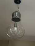 Lampa ze szklanym kloszem