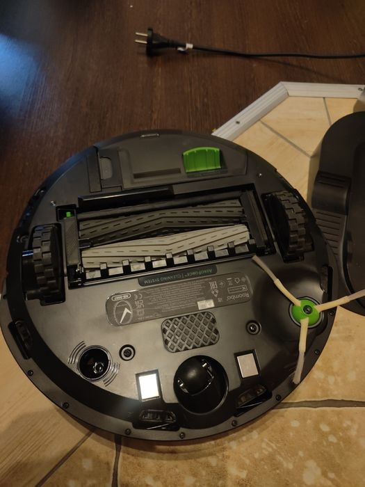 Roomba i8 + stacja. Uszkodzona